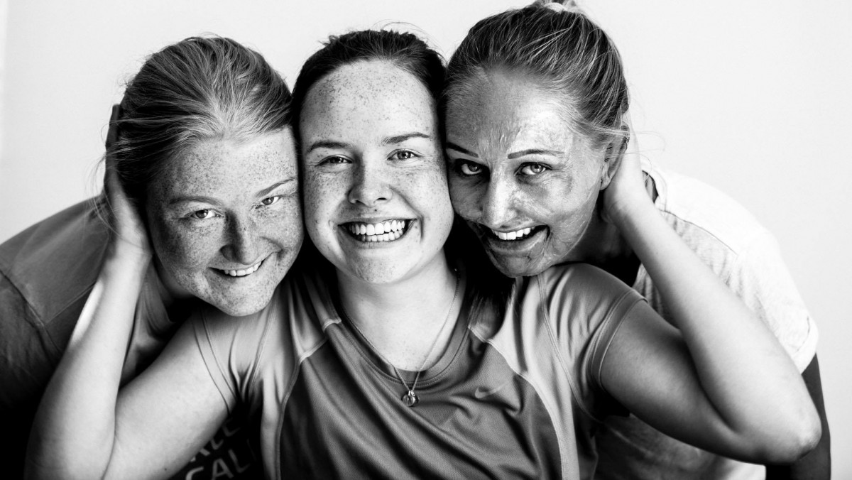 Tre glade jenter fra Burn Camp